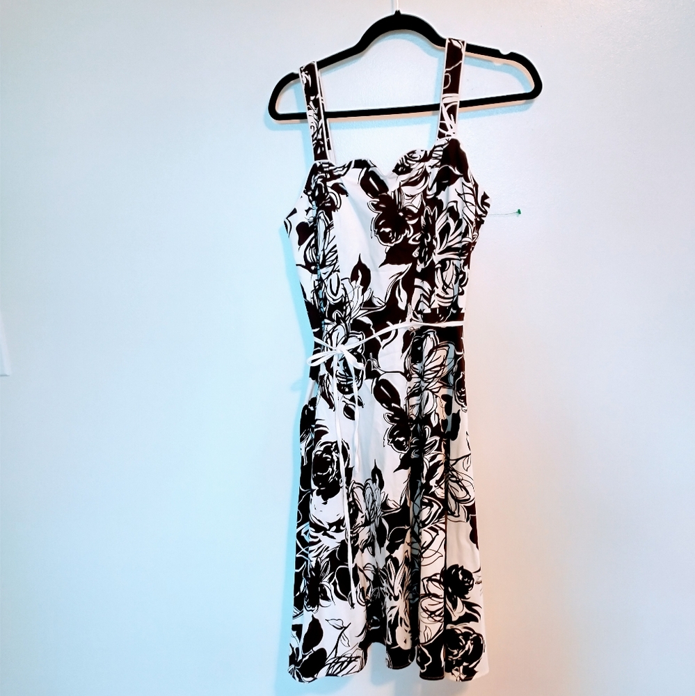 Madison Leigh 50's style retro rockabilly dress.  Brown and white floral pattern